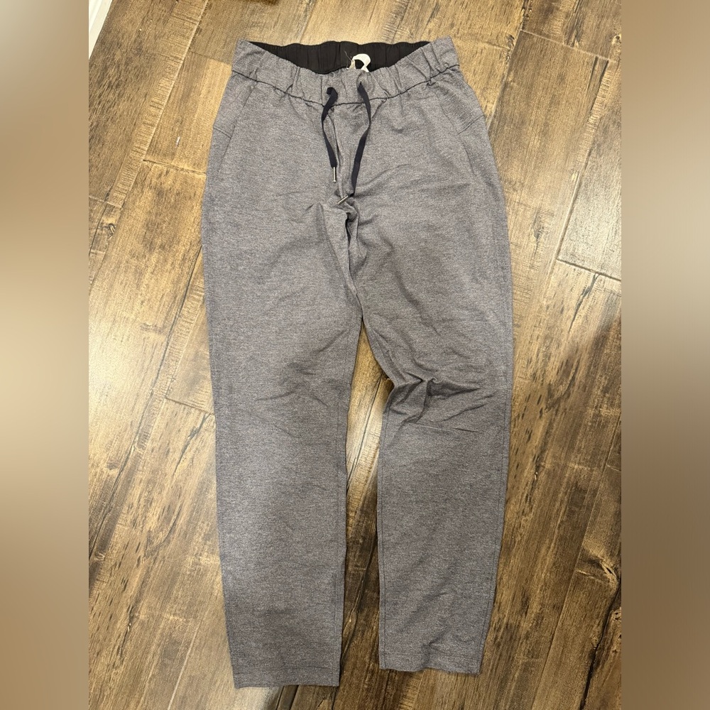 Grey lululemon on the fly pants